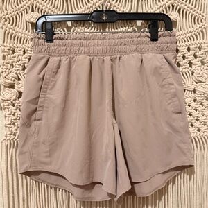 Under Armour Women’s Tan Athletic Shorts Medium  Lightweight Performance Workout